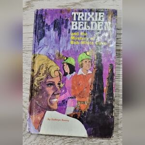 3/$30 Vintage Trixie Belden Book #11